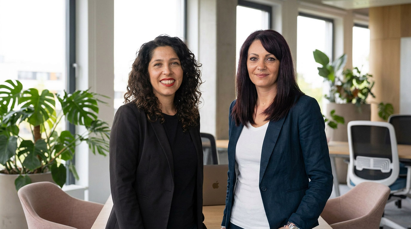 Fabrizia Di Paola und Team von Backoffice Düsseldorf im Büro